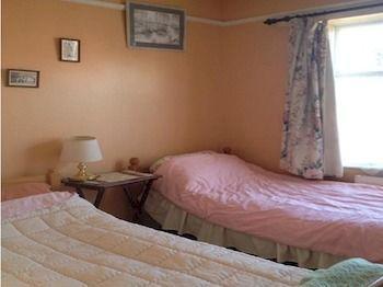 Colchester City Cottage ภายนอก รูปภาพ